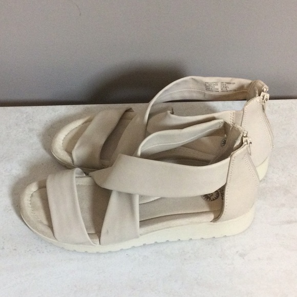 9 Earth Spirit cream strappy zipper back sandals - Picture 5 of 9